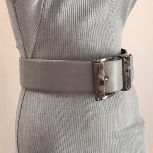 ✨HP💫Oscar de la Renta Grey 2” Wide Calfskin Belt M